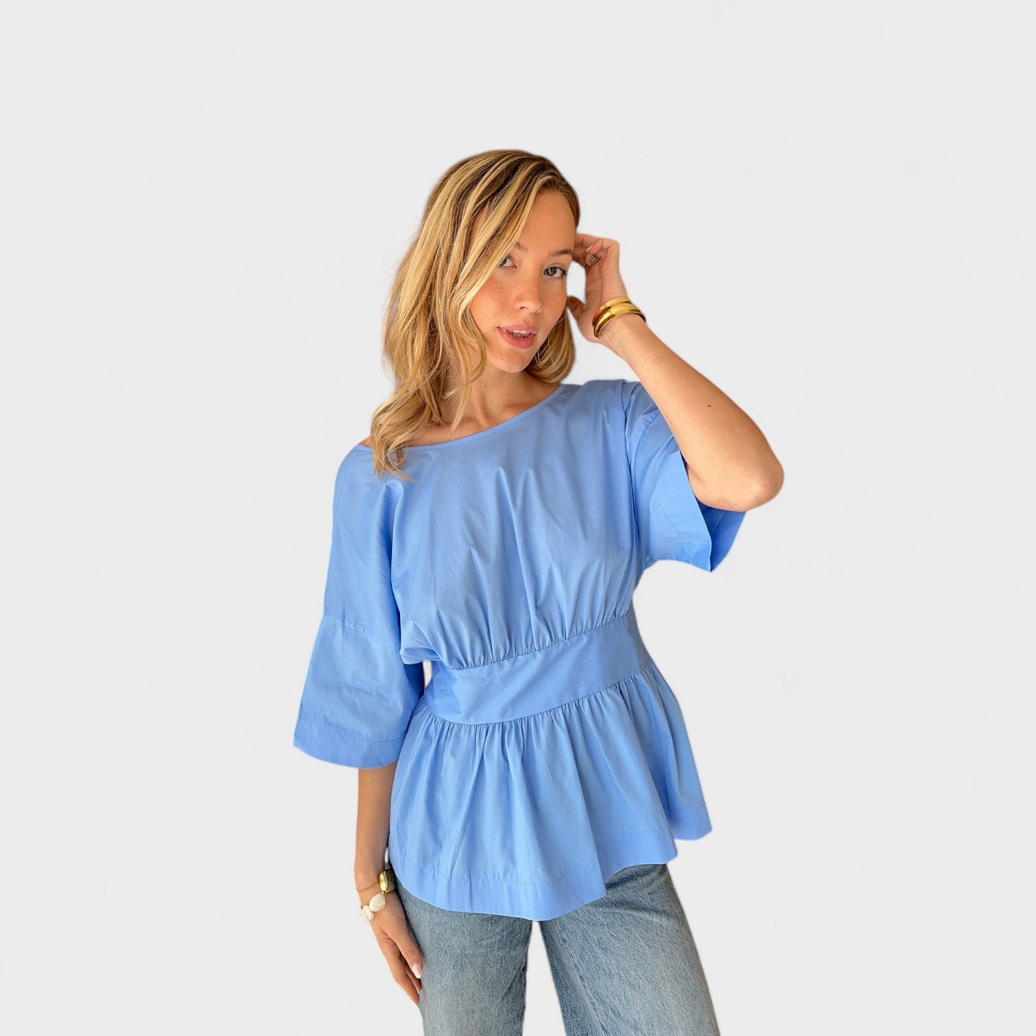 Margareta – Delikatna Bluzica s Udarcem